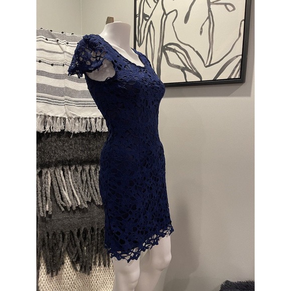 Lulus Women’s Blue Eyelet Dress Sz S Lined Cap Sleeves - Picture 2 of 7
